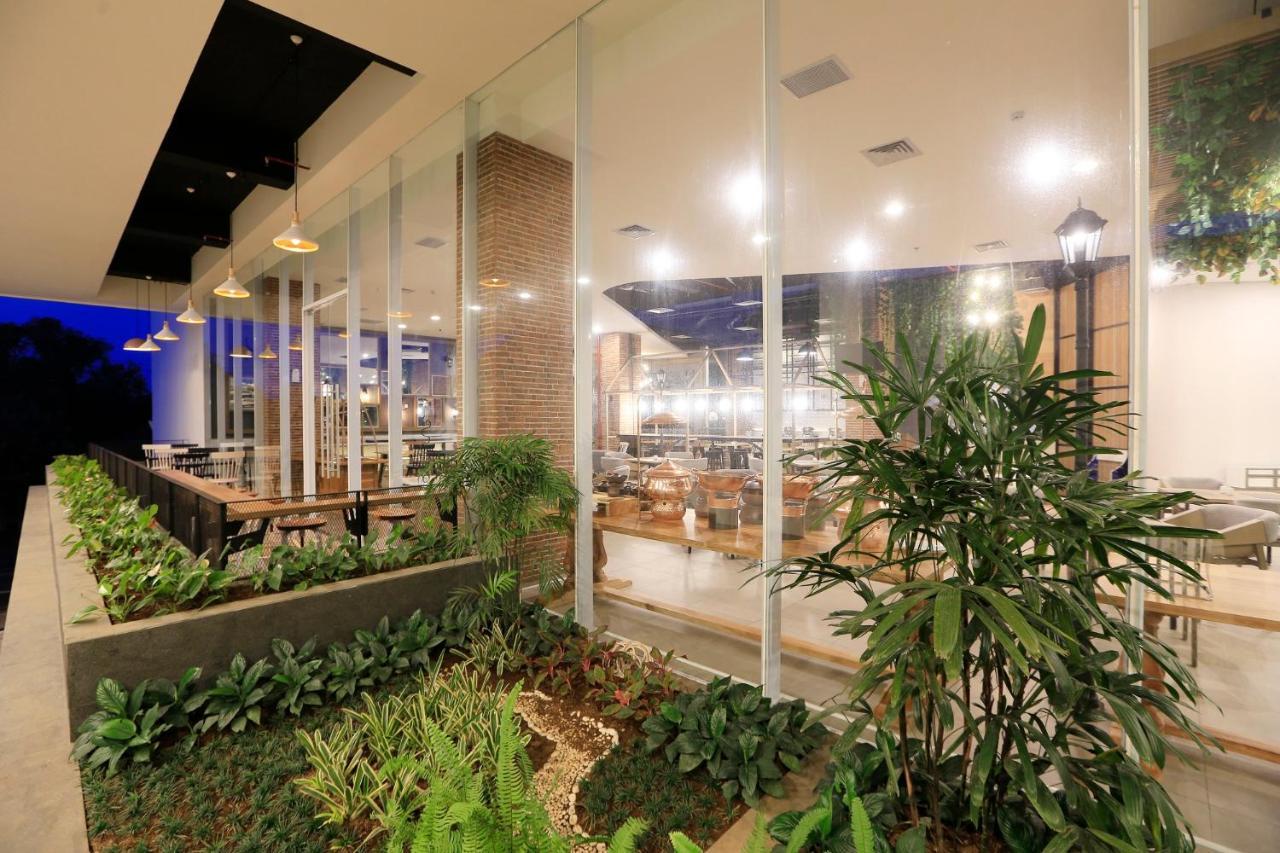 Luminor Hotel Purwokerto By Wh 外观 照片